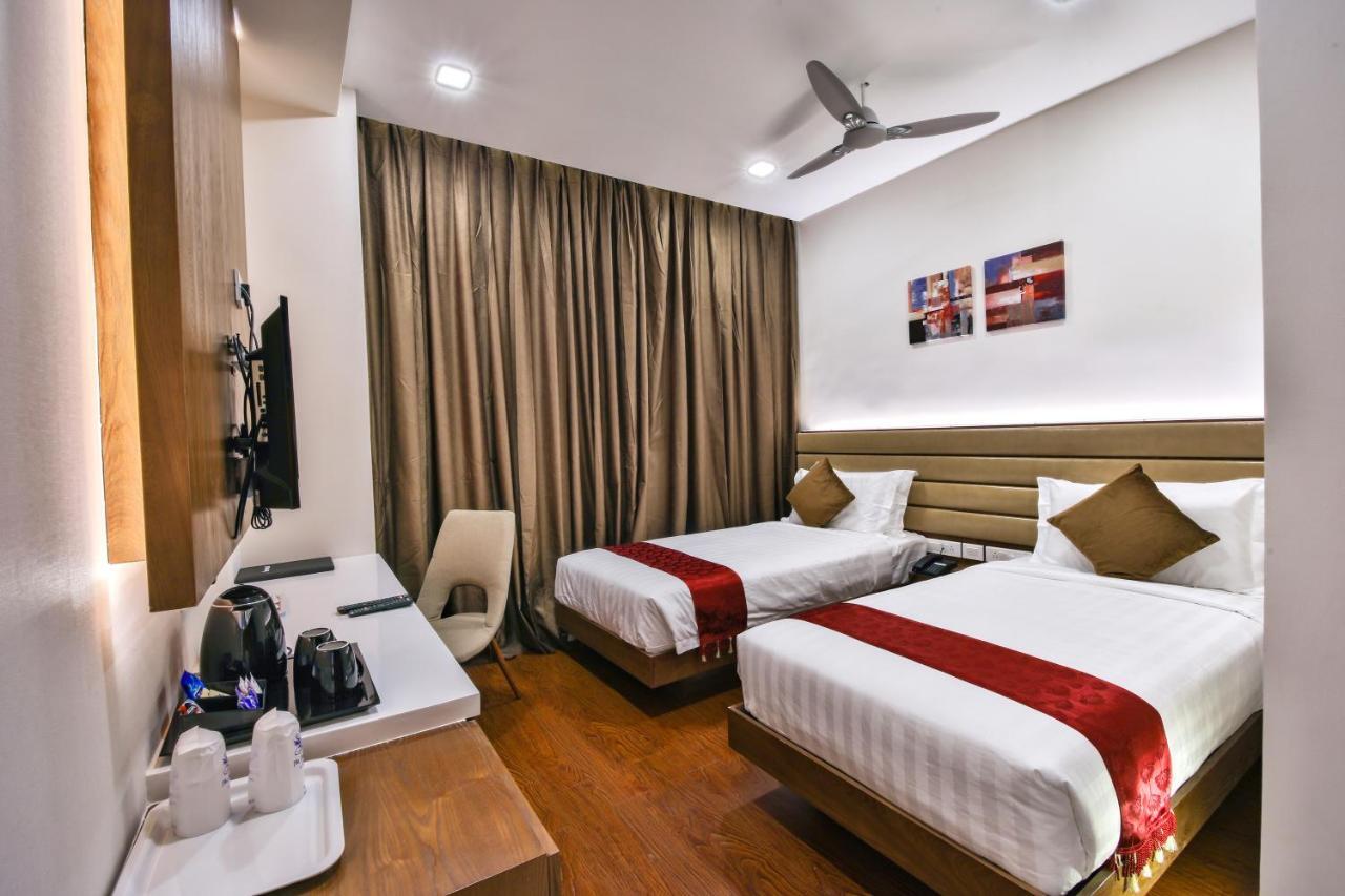 Отель The Royal Grand Karur  Экстерьер фото